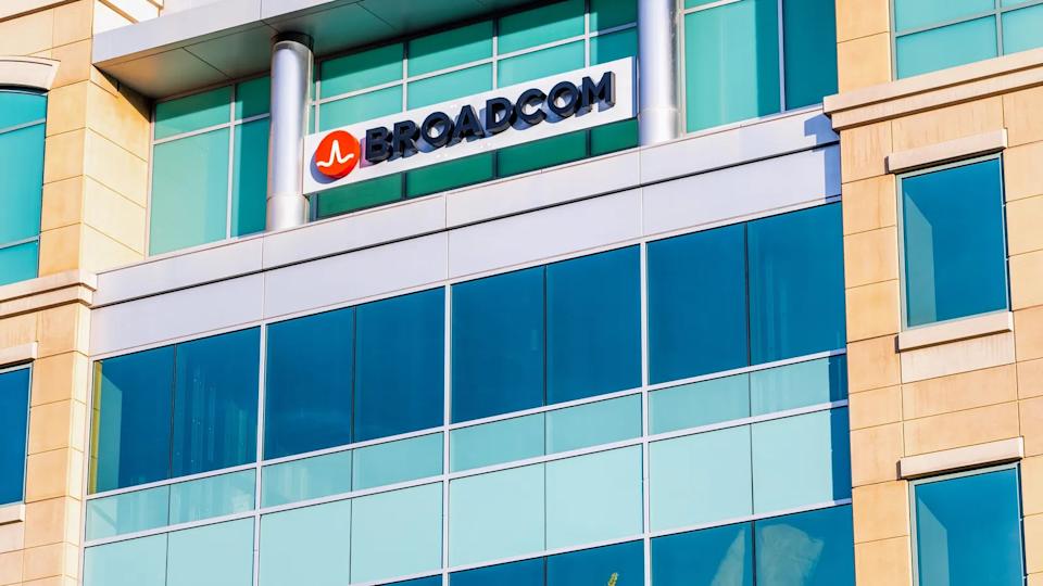 Broadcom Sukses Alihkan Pelanggan Besar ke Cloud Privat VMware