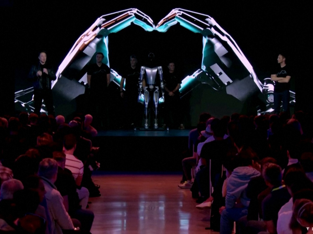 Amazon Kembangkan Robot Humanoid untuk Kurir Paket di Van Listrik