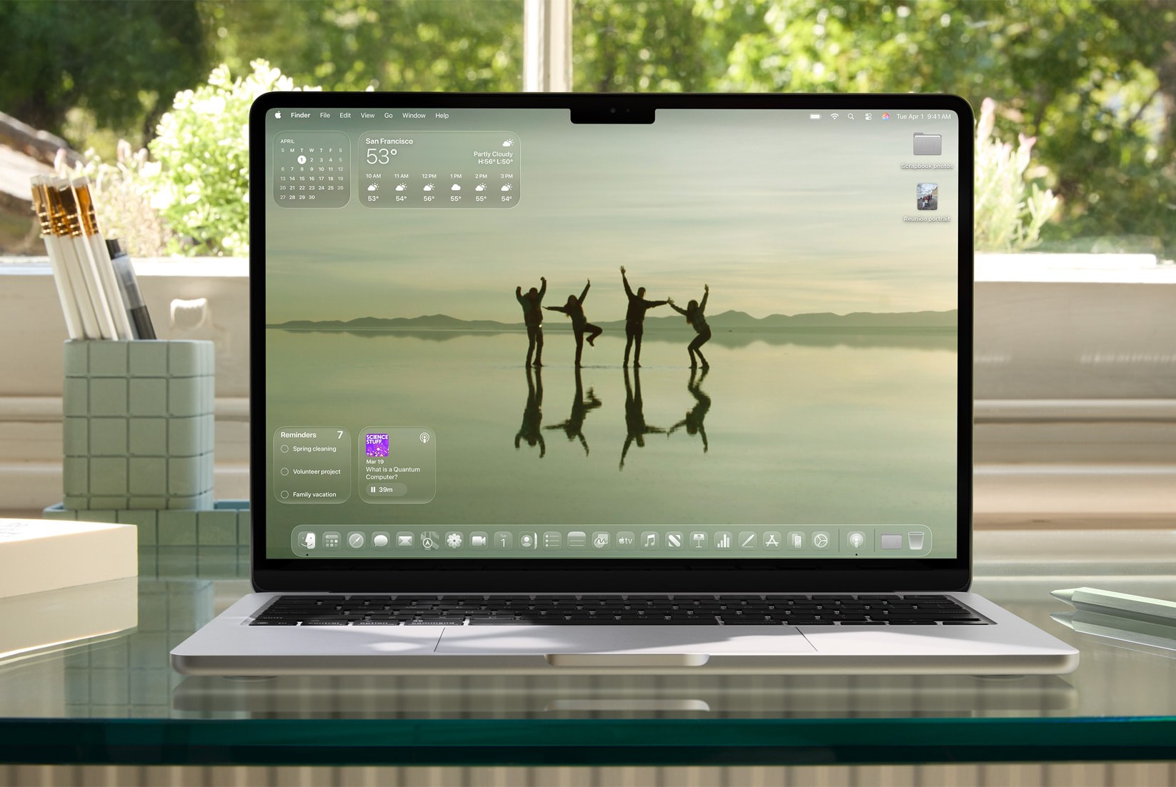Mengupas Tampilan Liquid Glass dan Fitur Baru Spotlight di macOS Tahoe 26