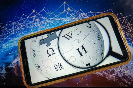 Wikipedia Tangguhkan Eksperimen AI Meringkas Artikel Karena Kekhawatiran Kredibilitas