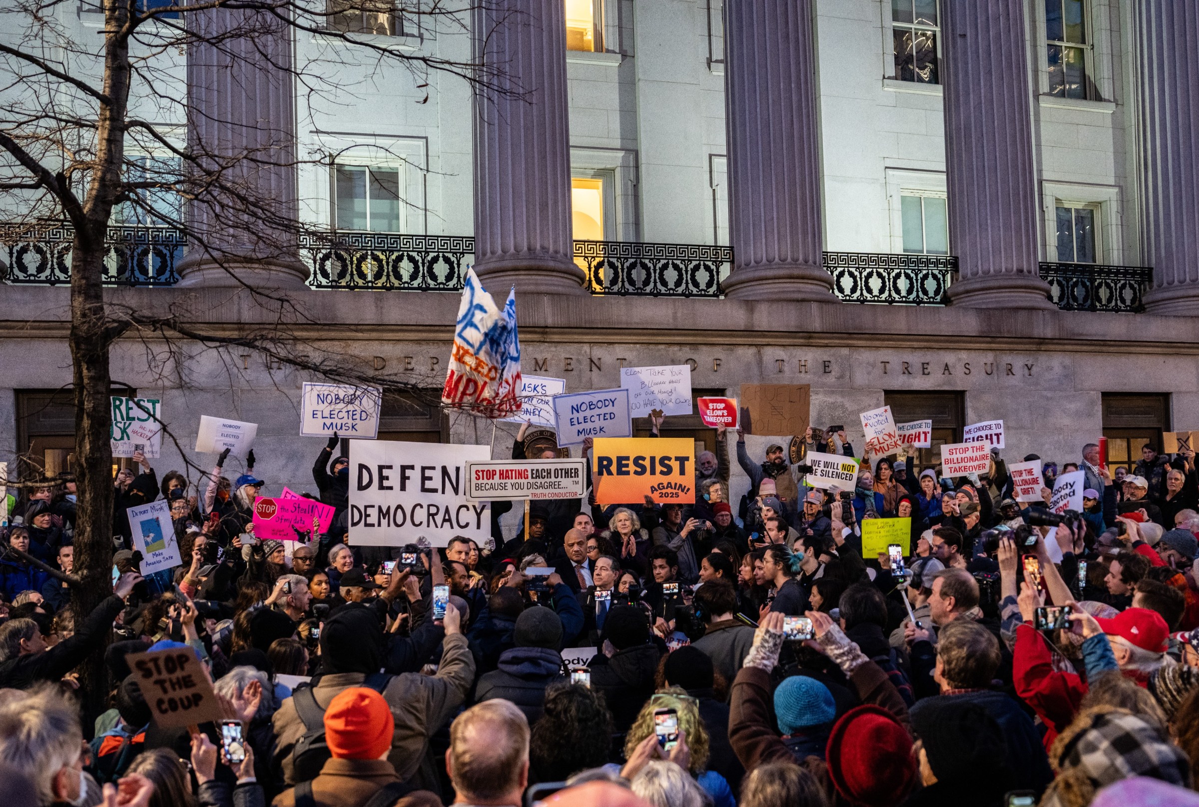 Tips Melindungi Data Pribadi Saat Mengikuti Aksi Protes di Amerika