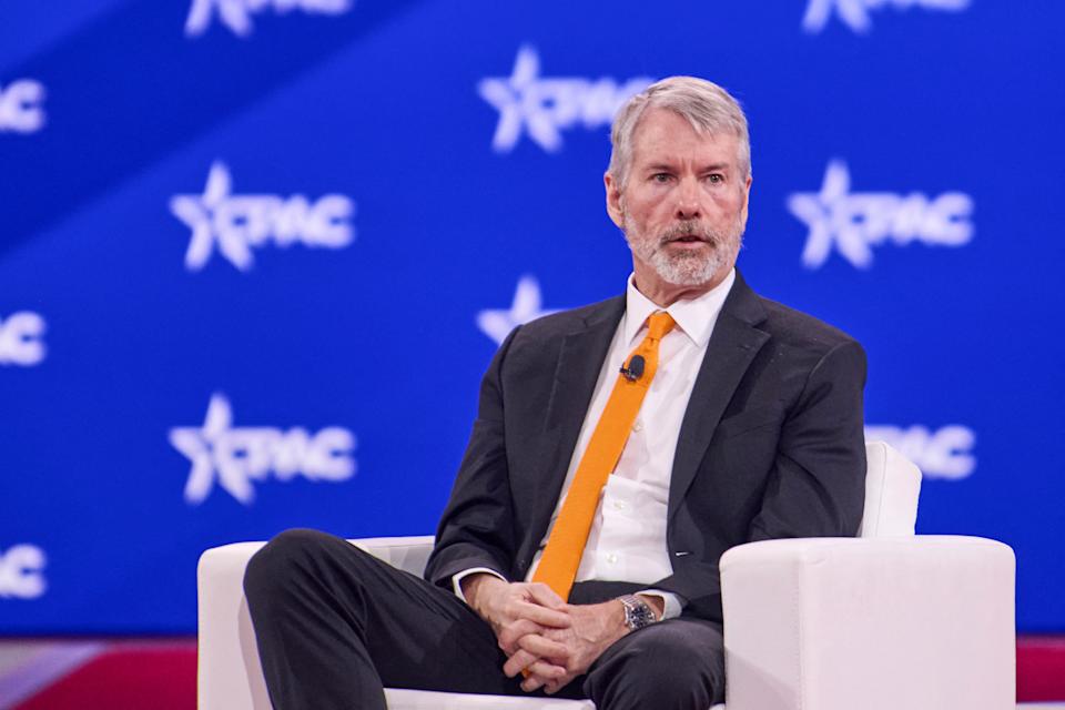 Strategy Beli Bitcoin 1,05 Miliar Dolar: Strategi Saylor dan Dampaknya