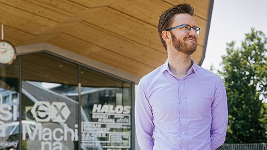 Membangun Otak Digital: Peran AI dalam Memahami dan Mengubah Pikiran Manusia