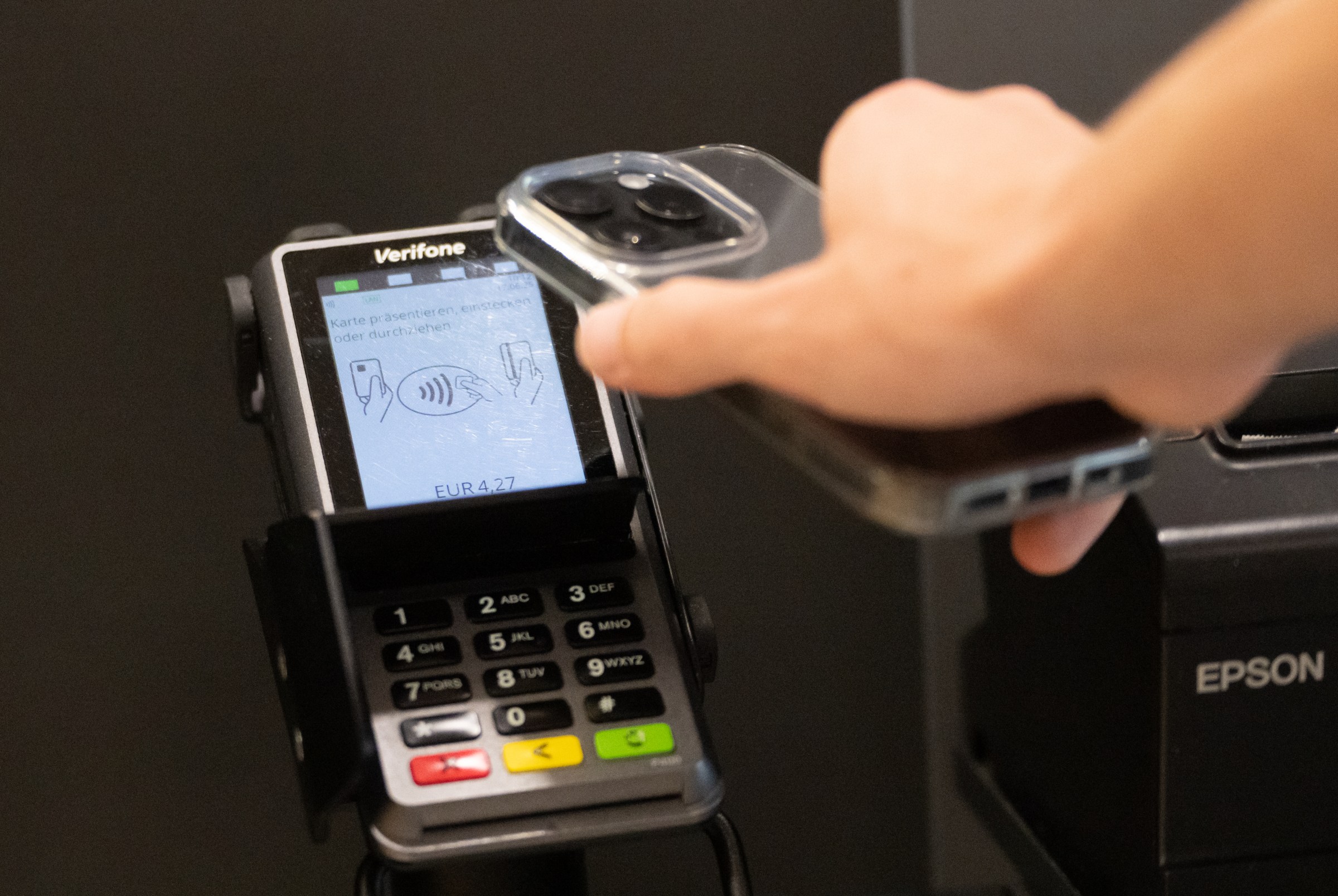 NFC Release 15 Memperluas Jangkauan Koneksi hingga 2cm untuk Pembayaran Lebih Mudah