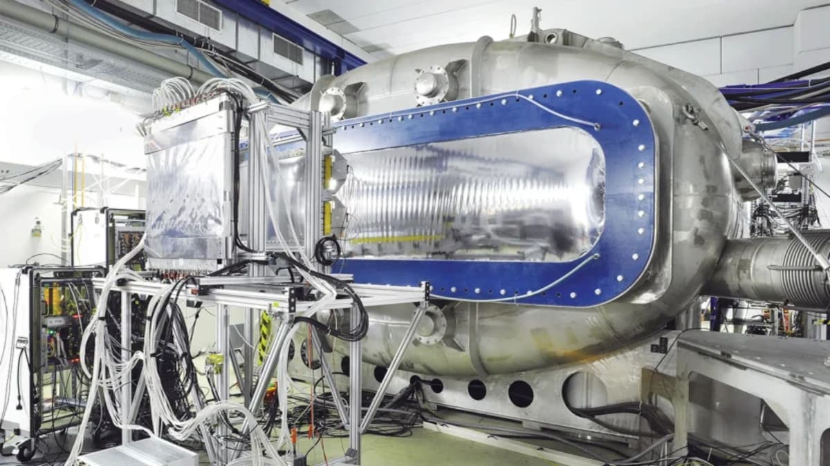 Penelitian Baru Ungkap Rahasia Ketidaksimetrian dalam Reaksi Fisi Nuklir