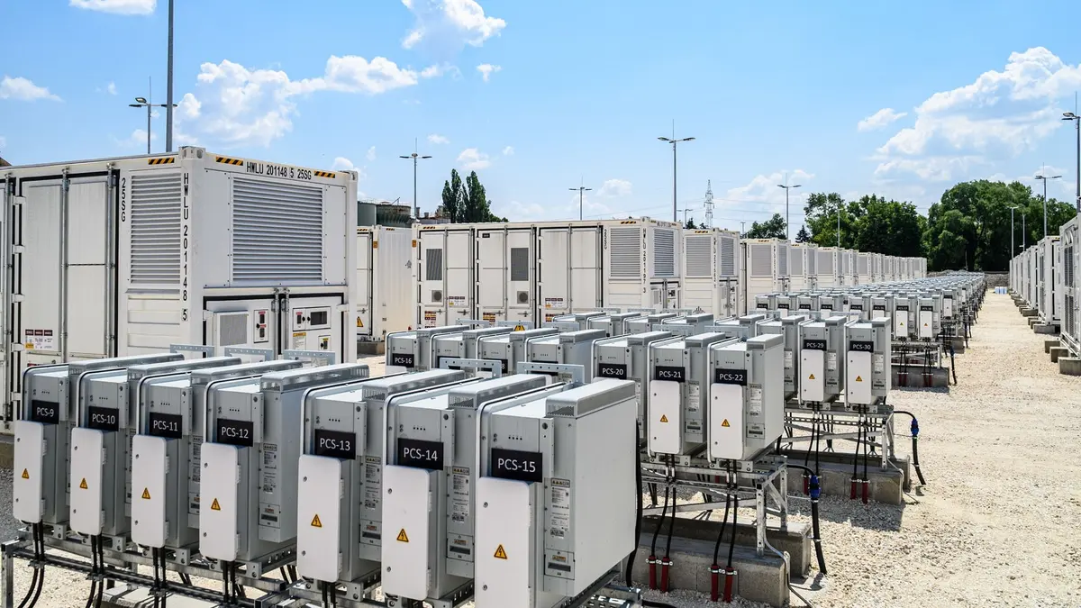Hungaria Nyalakan Sistem Penyimpanan Energi Baterai Terbesar untuk Transisi Hijau
