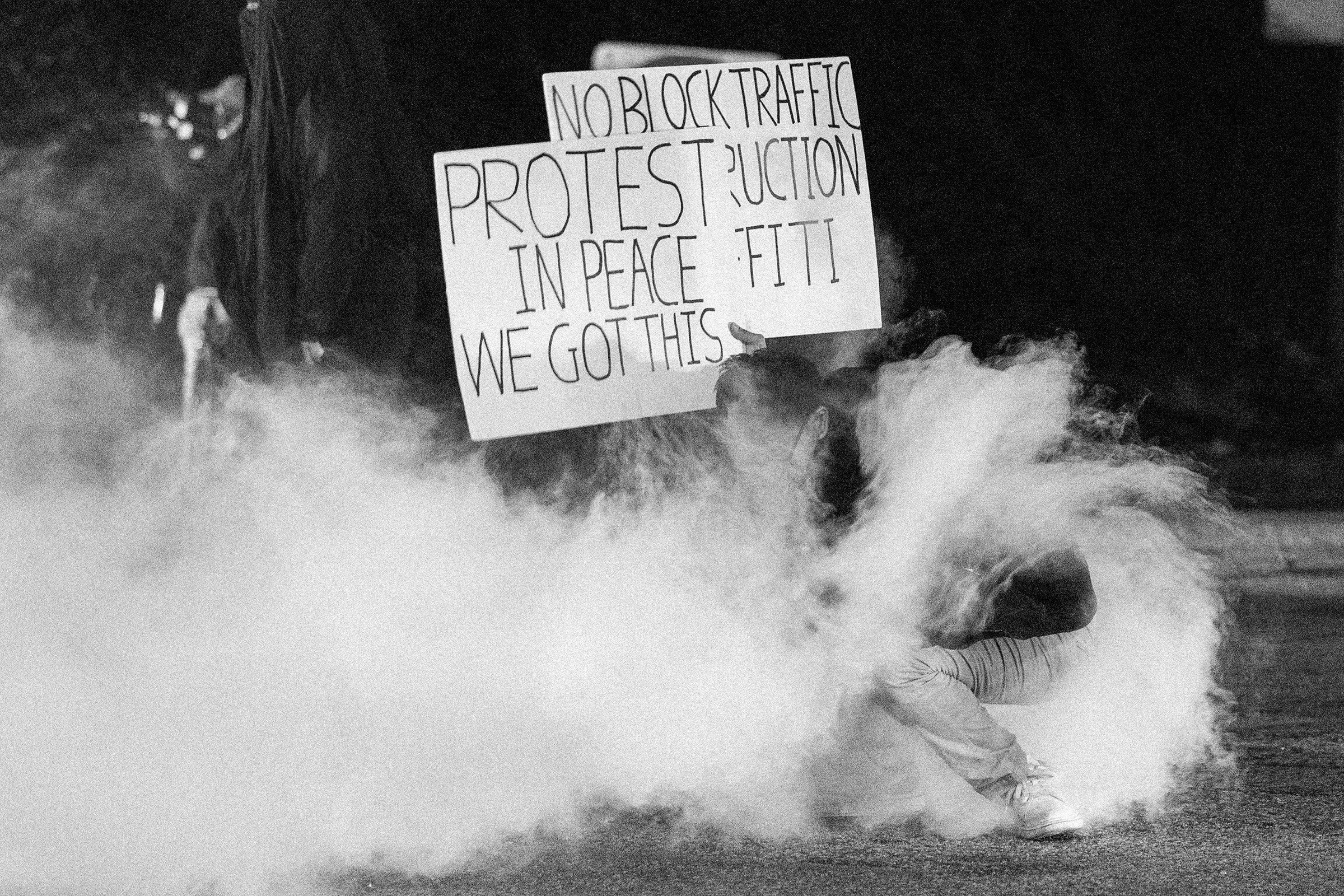 Bahaya Senjata 'Less-Lethal' pada Demonstran dan Dampak Kesehatannya