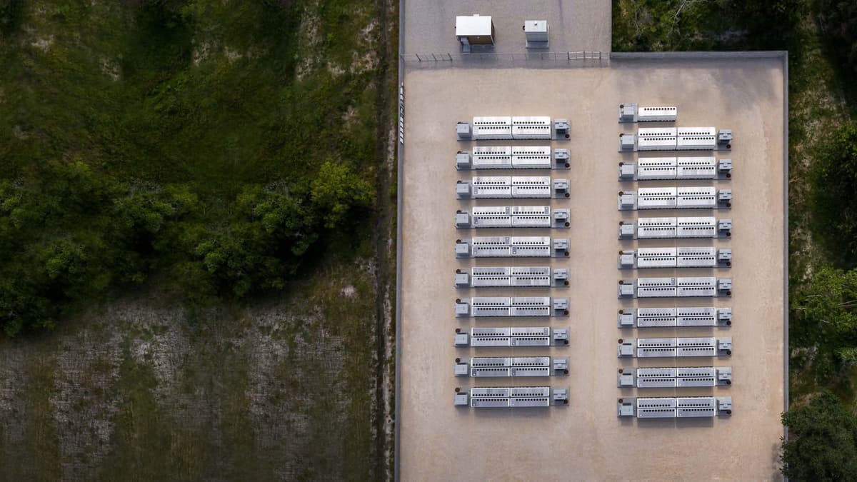 Tesla Bangun Fasilitas Penyimpanan Baterai Terbesar di China di Tengah Ketegangan Dagang