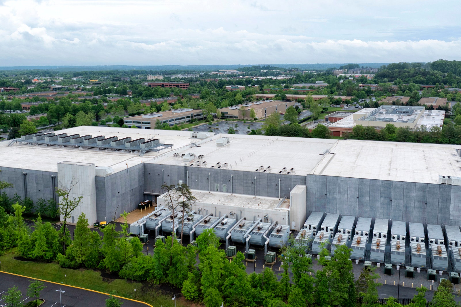 Kontroversi Moratorium Regulasi AI: Dampak pada Pusat Data dan Pemerintah Lokal