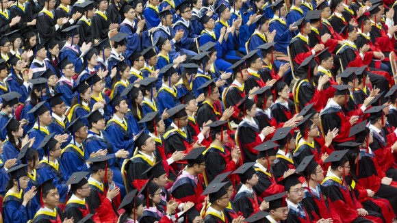 Ledakan Jumlah Mahasiswa PhD dan Tantangan Karier di Dunia Modern