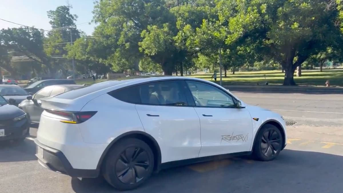 Tesla Luncurkan Robotaxi di Austin: Awal Ambisi Besar Elon Musk dalam Mobil Otonom