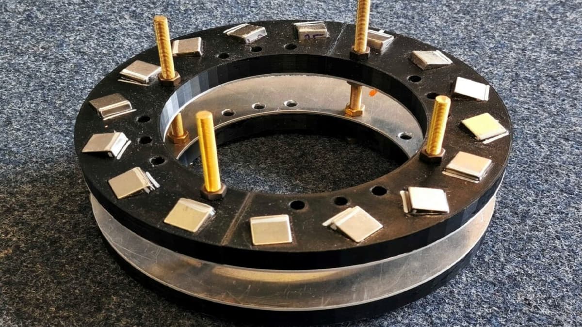 Desain Magnet Baru Tembus Batas Halbach untuk Medan Magnet Lebih Kuat dan Seragam