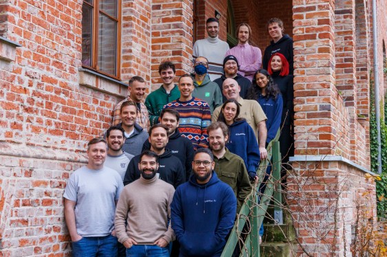 Synthflow AI: Membangun Agen Suara Perusahaan yang Mudah dan Canggih di Pasar AI Percakapan