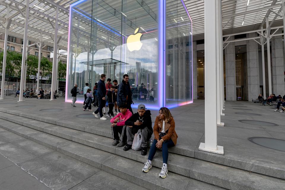 Apple Pertimbangkan Akuisisi Perplexity untuk Bangkitkan Strategi AI dan Sahamnya