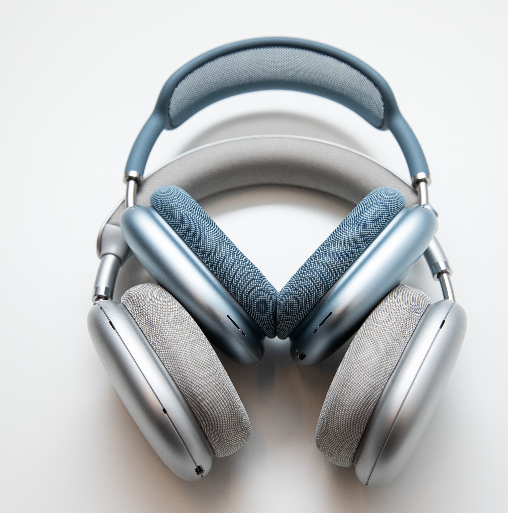 Perbandingan Headphone Knockoff Picun F8 Pro vs AirPods Max di Era TikTok Shop