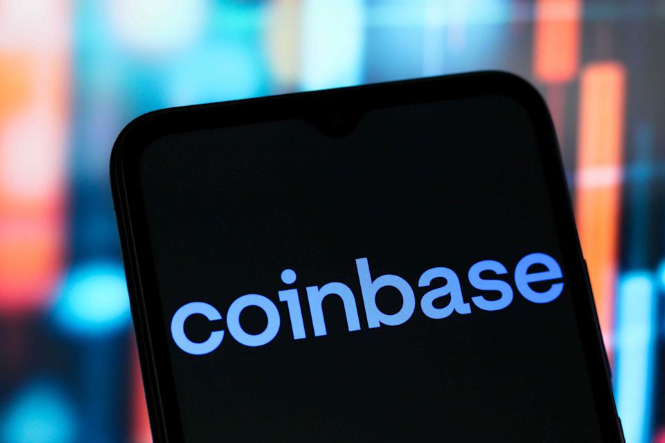 Saham Coinbase Melonjak Tertinggi di S&P 500 Setelah Dukungan Regulasi dan Pembelian Besar
