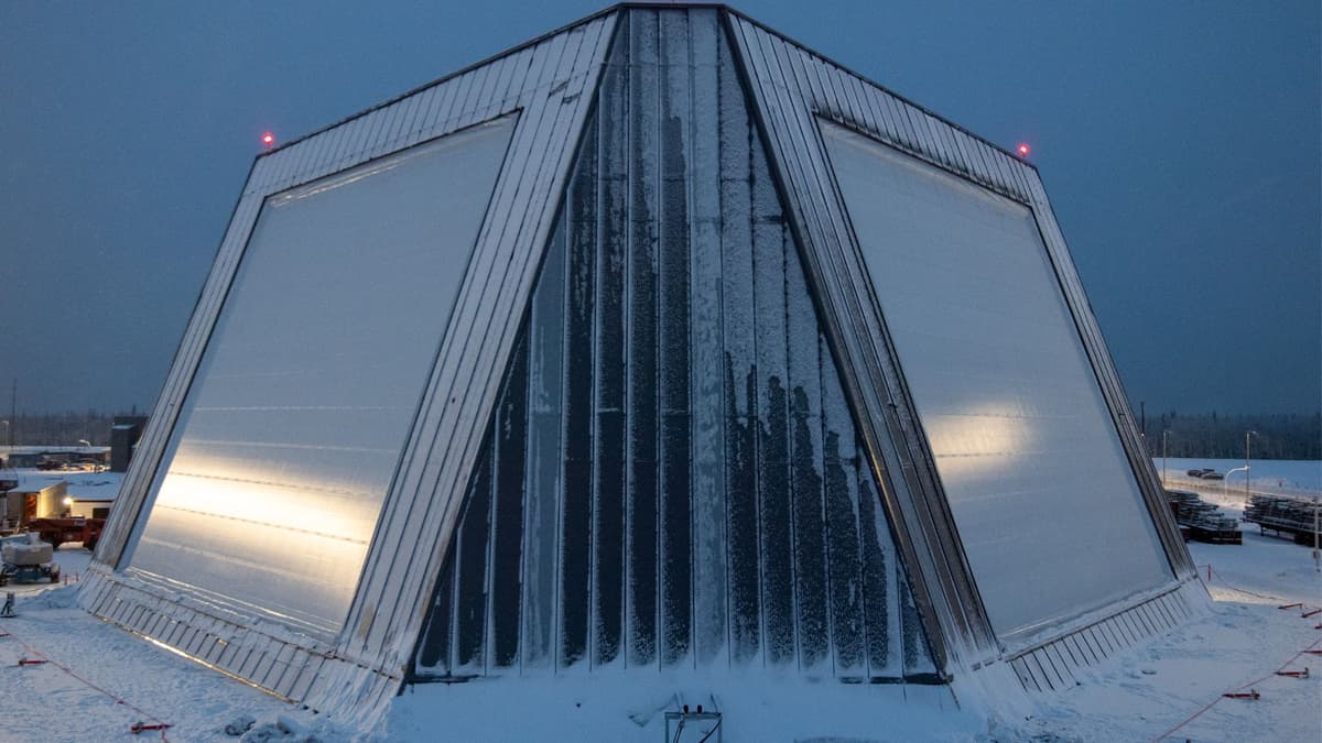 Lockheed Martin Sukses Uji Radar Pengintai Rudal Balistik Jarak Jauh di Alaska