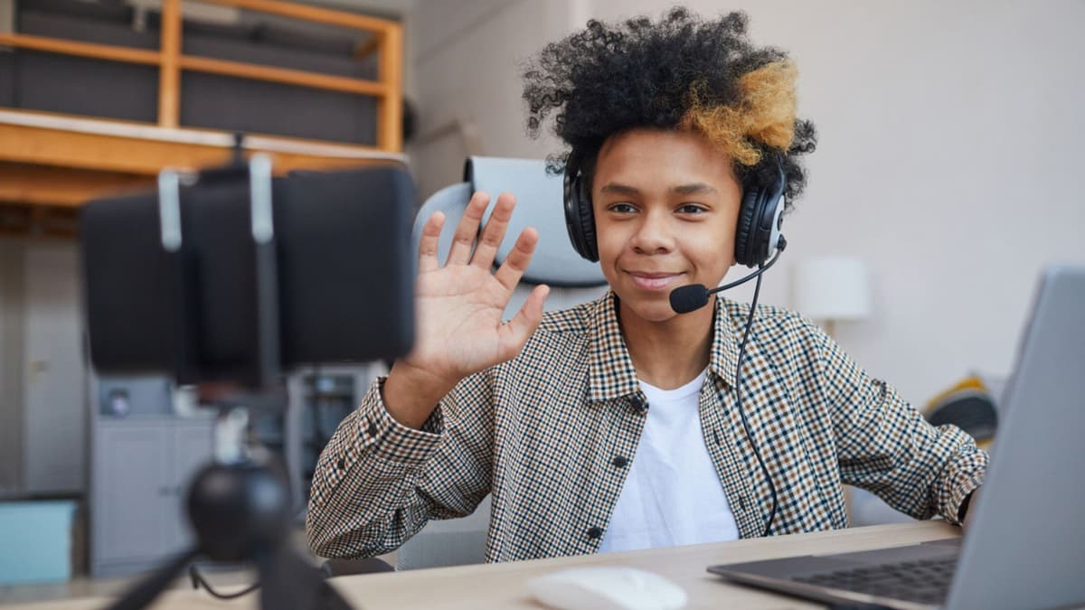 YouTube Naikkan Usia Minimum Live Streaming Jadi 16 Tahun Demi Perlindungan Anak