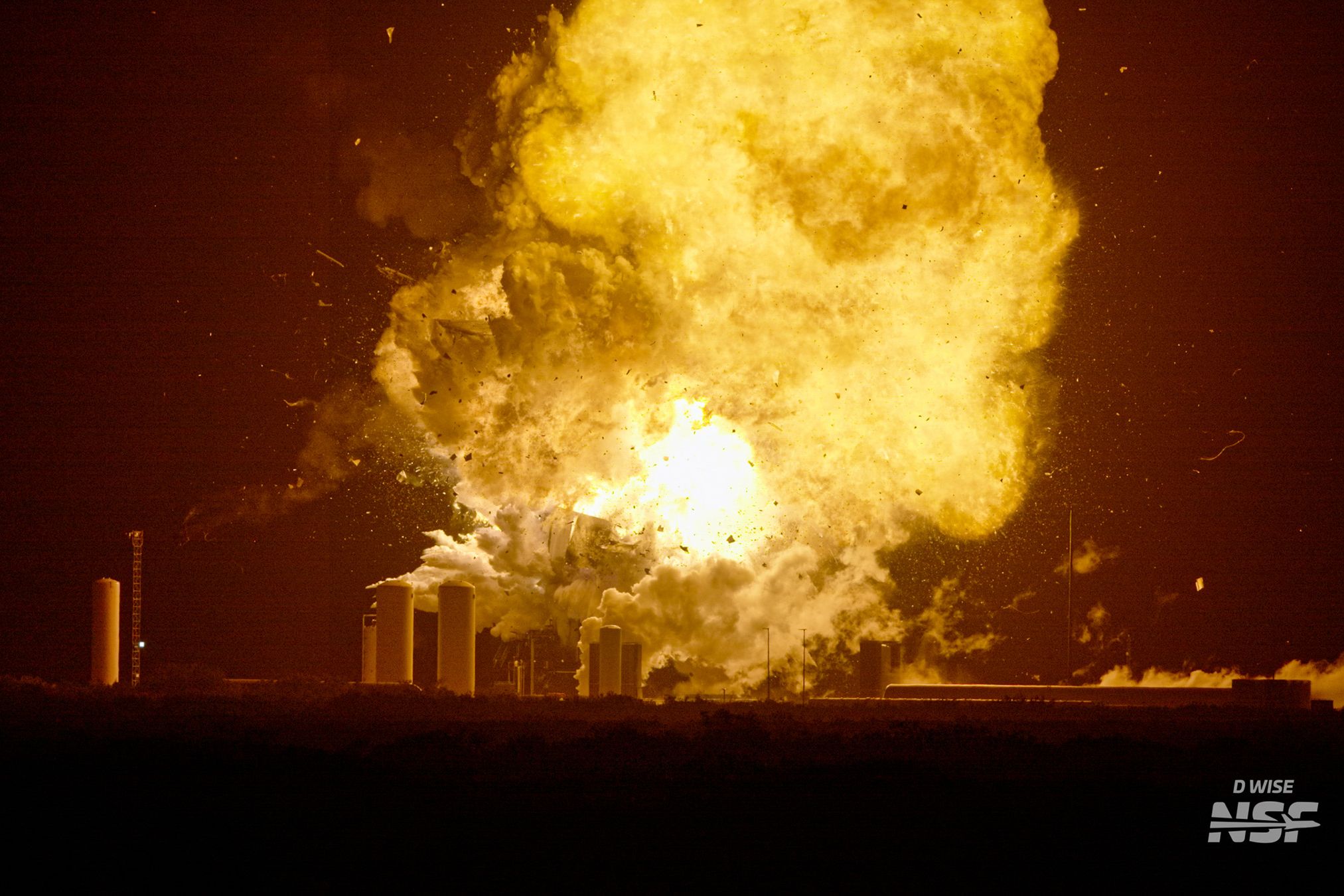 Ledakan Besar di Fasilitas Uji Starship, Peluncuran SpaceX Ditunda