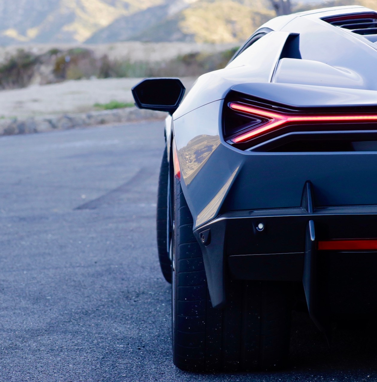 Lamborghini Revuelto: Supercar V12 Plug-in Hybrid dengan Performa dan Efisiensi