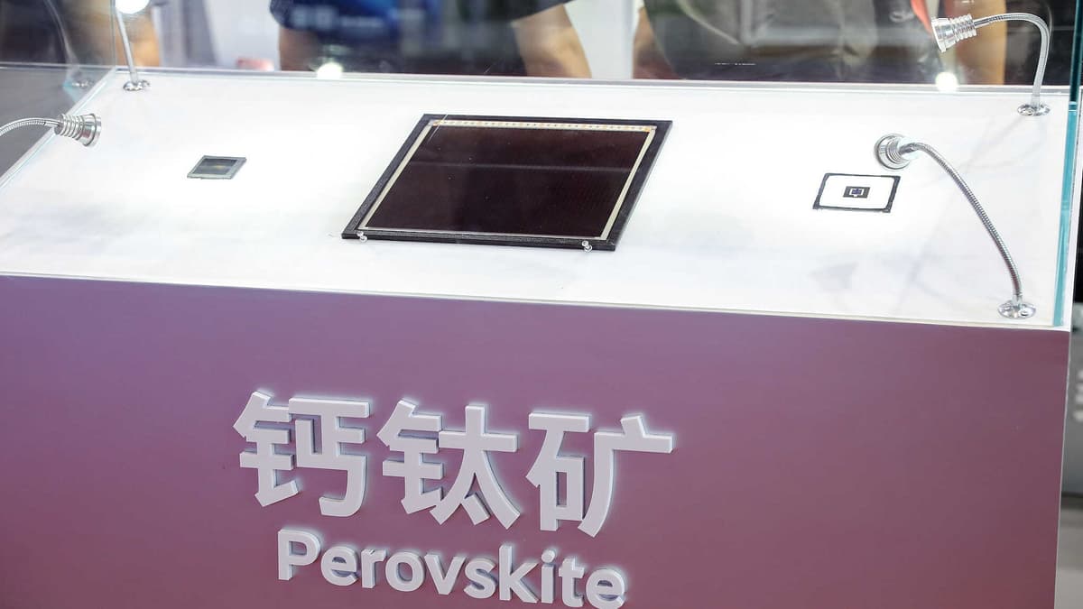 Inovasi Material Molekuler Baru Bawa Perovskite Solar Cell Lebih Dekat ke Pasar