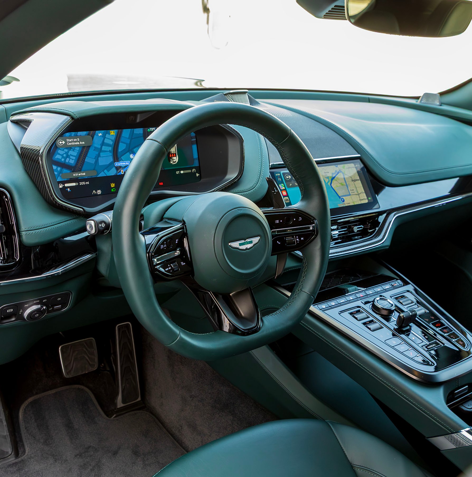 Apple Perkenalkan CarPlay Ultra: Integrasi Canggih di Mobil Aston Martin