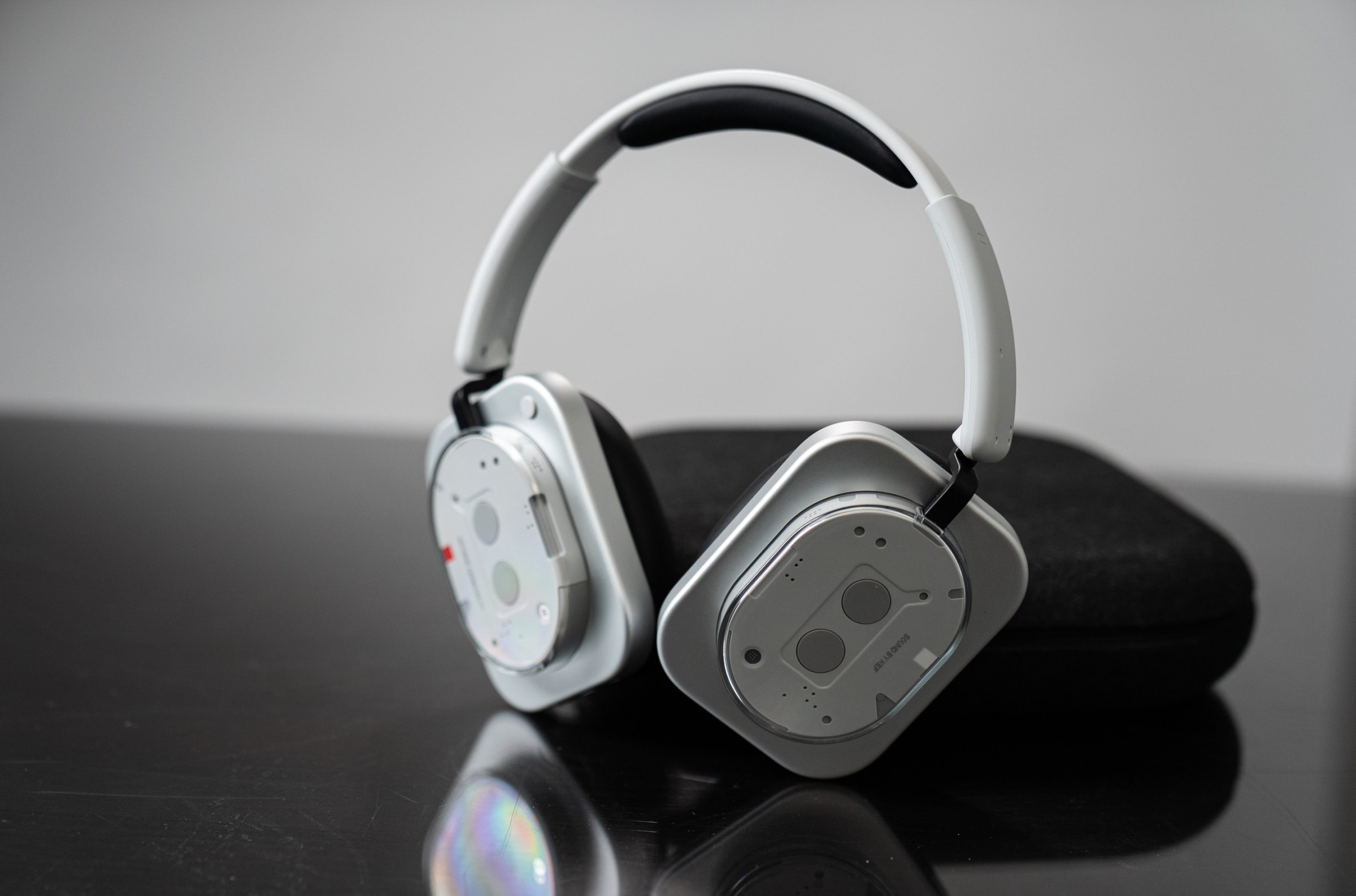 Headphone 1 Nothing dengan Desain Unik dan Fitur Canggih Siap Bersaing