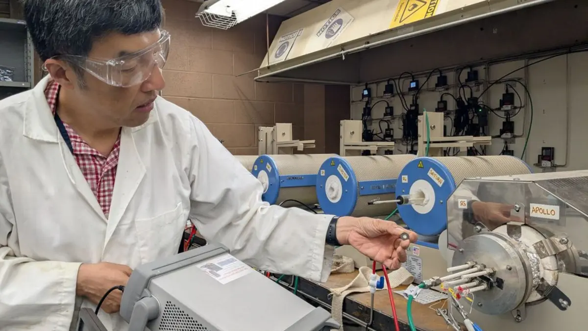 Sel Bahan Bakar Korekan Inovatif WVU Tahan Panas dan Uap untuk Energi Terbarukan