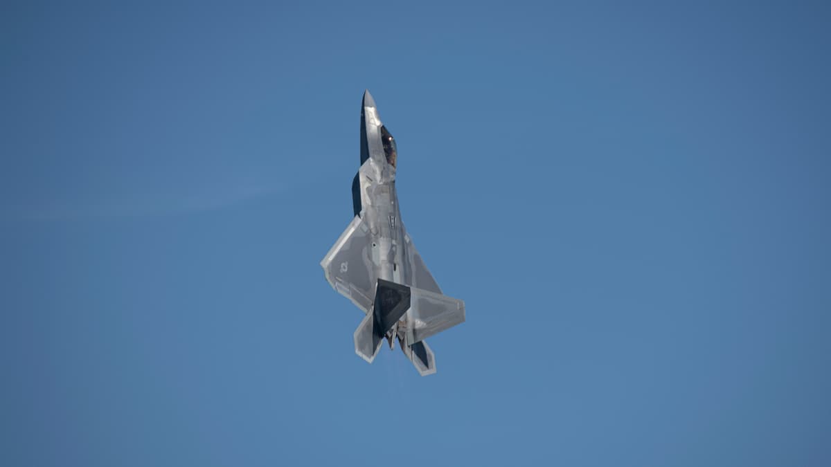 F-22 Raptor Siap Kendalikan Drone Tempur, Masa Depan Perang Udara Bergeser