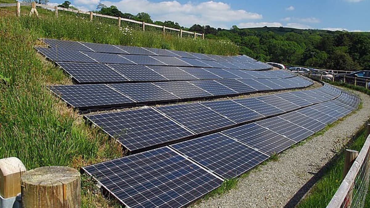 Robot Otonom MIT Percepat Pengukuran Material Semikonduktor untuk Sel Surya