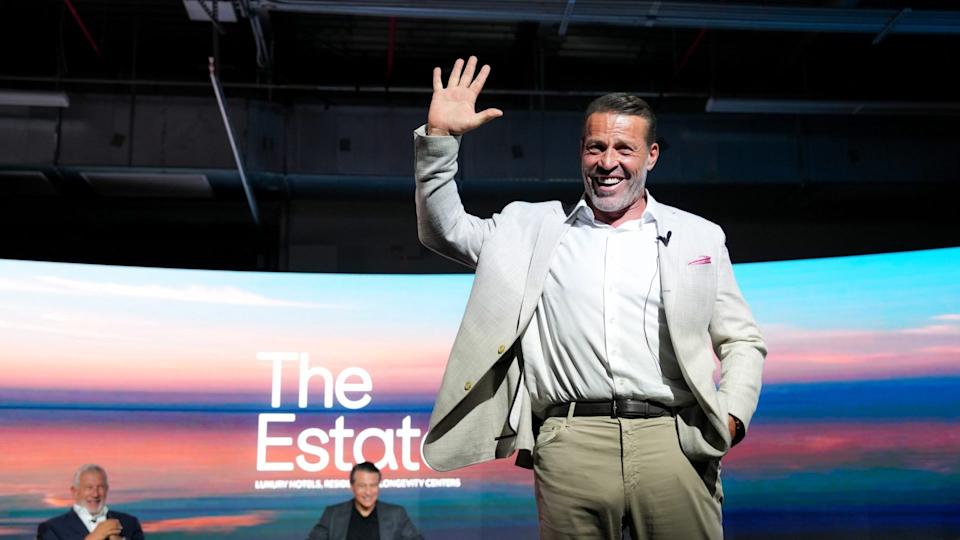 Cara Tony Robbins Mengajarkan Membangun Kekayaan Meski Gaji Kecil