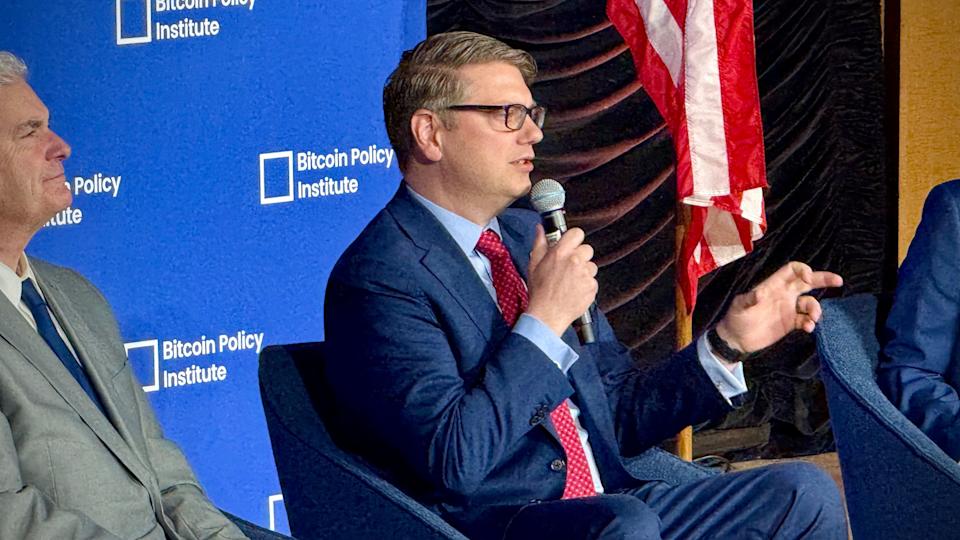 Rencana Cadangan Bitcoin Pemerintah AS Masih Tertunda Meski Ada Dorongan Trump