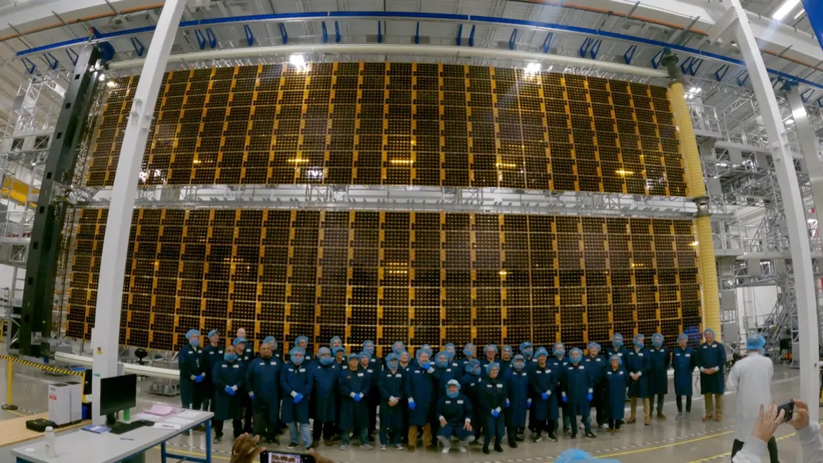 Redwire Sukses Uji Coba Panel Surya Gulung untuk Proyek Lunar Gateway NASA