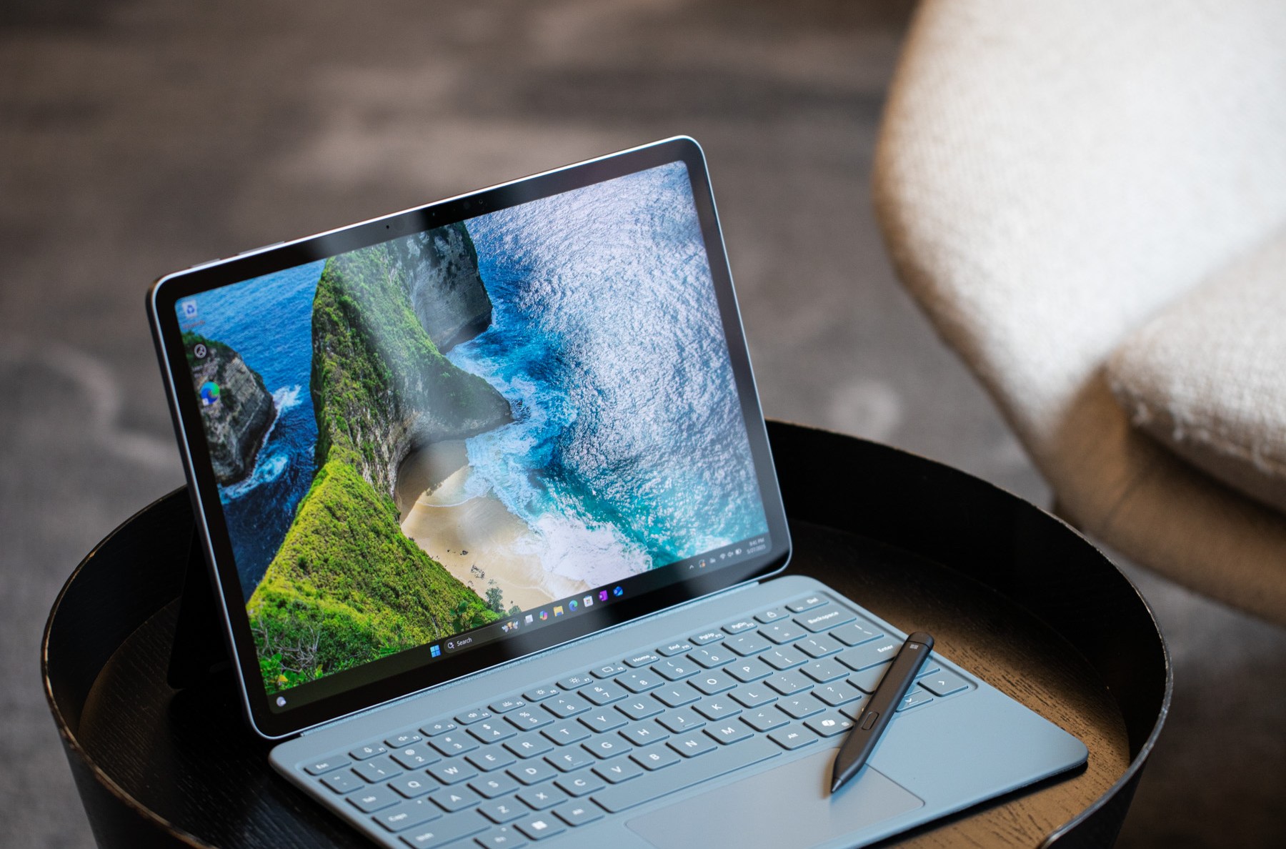 Surface Pro 12 Inci Microsoft: Desain Kecil dan Diskon Menarik di Prime Day