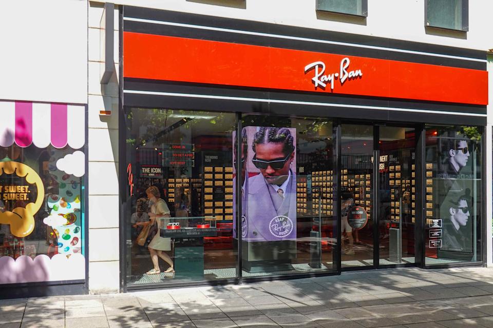 Meta Investasi Besar di EssilorLuxottica untuk Kembangkan Kacamata Pintar AI