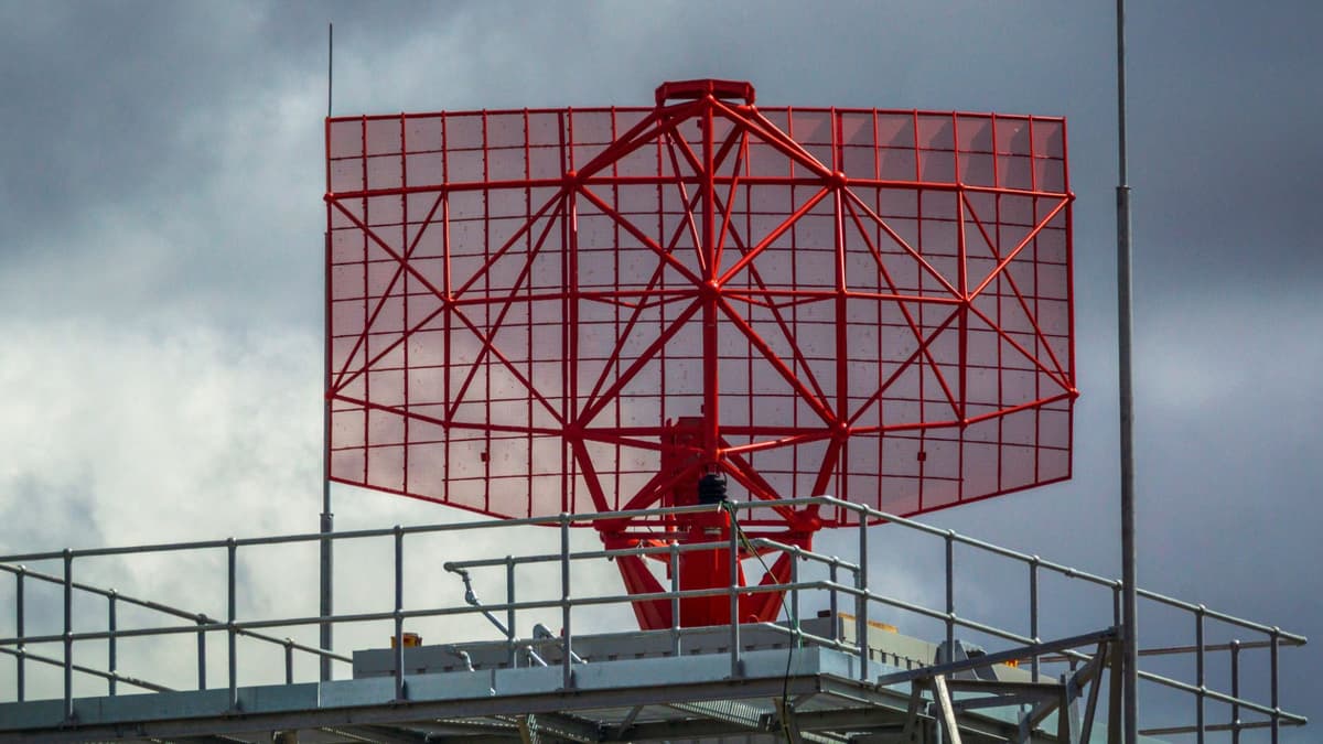 Radar Bandara dan Militer Bisa Jadi Sinyal Tak Sengaja untuk Alien