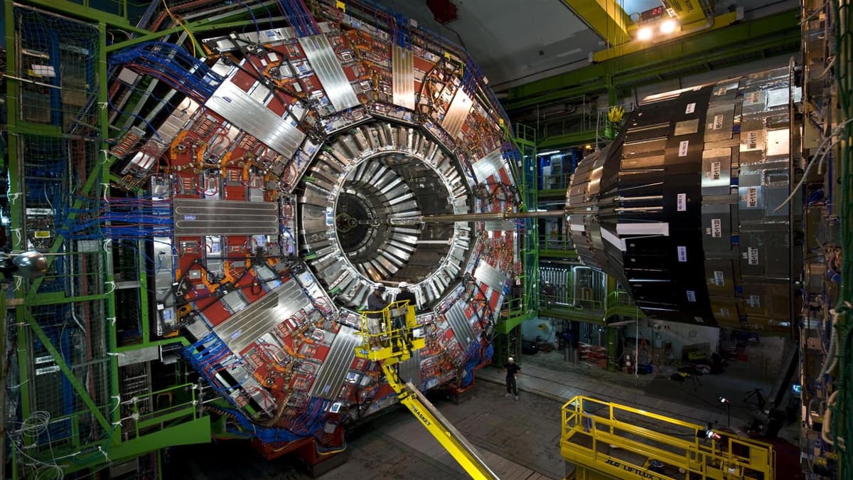 Toponium: Ikatan Singkat Top Quark di Collider CERN yang Mengejutkan