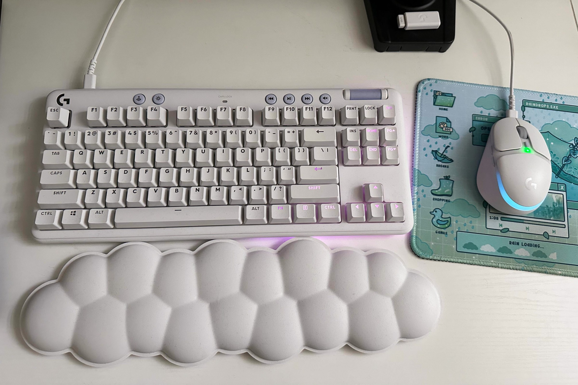 Melihat Gadget dan Perlengkapan Meja Kerja Staf di Rumah Saat Prime Day 2025