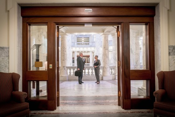 Helios: AI Cerdas untuk Membantu Pengambilan Keputusan Kebijakan Publik