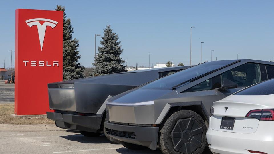 Tesla Segera Integrasikan AI Grok dari xAI untuk Mobil Listriknya