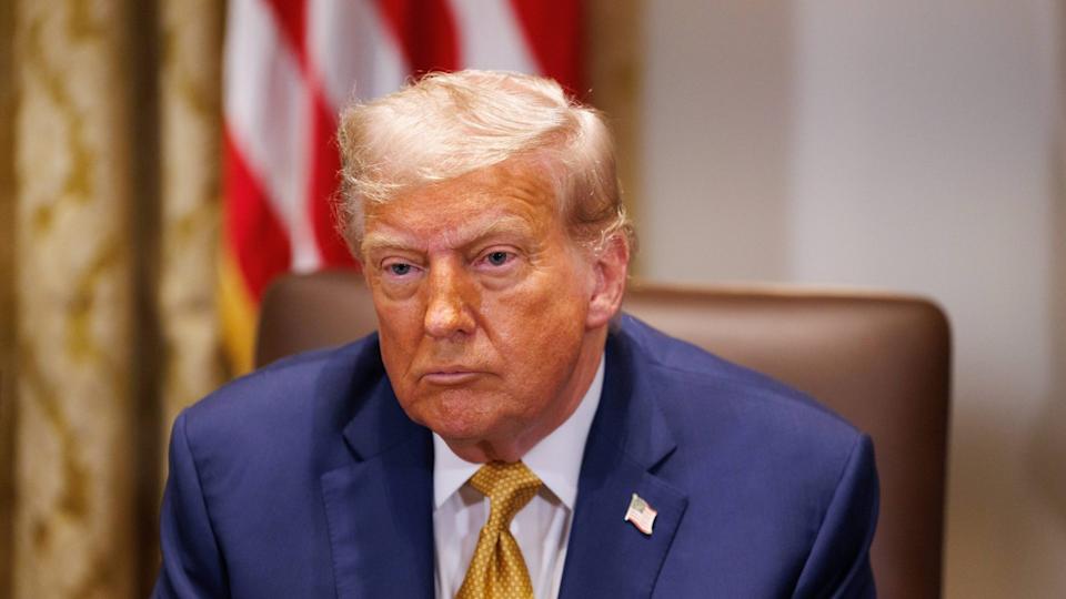 Apakah Investasi di Meme Coin $TRUMP Aman? Penjelasan Lengkap dan Risiko