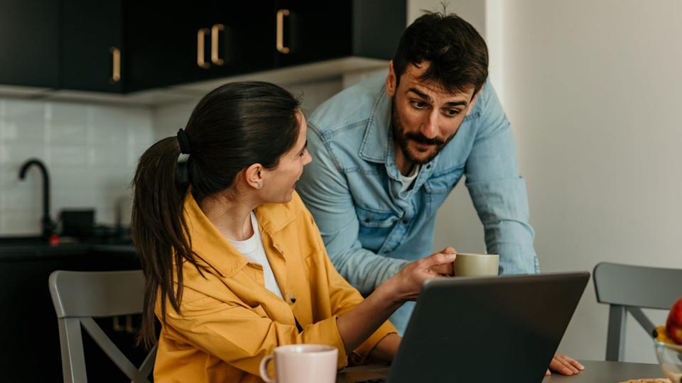 6 Cara Cerdas Membangun Kekayaan di Tengah Tantangan Ekonomi 2025