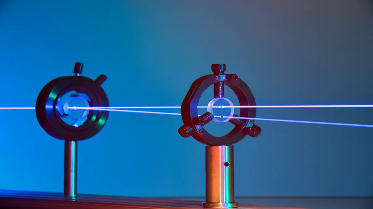 Penemuan Baru PCSEL dengan Dielektrik Padat Mampu Terangi Masa Depan Laser