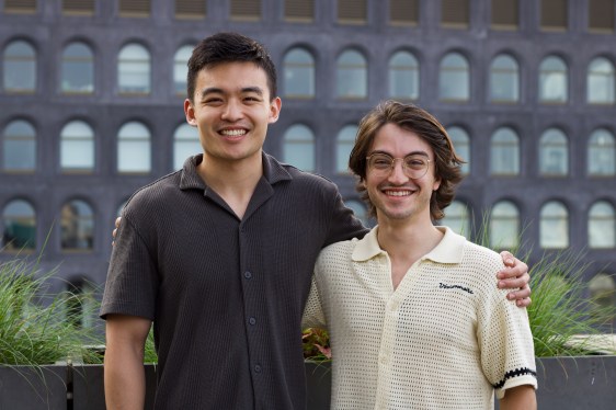 ParadeDB: Ekstensi Postgres untuk Meningkatkan Pencarian dan Analitik Data