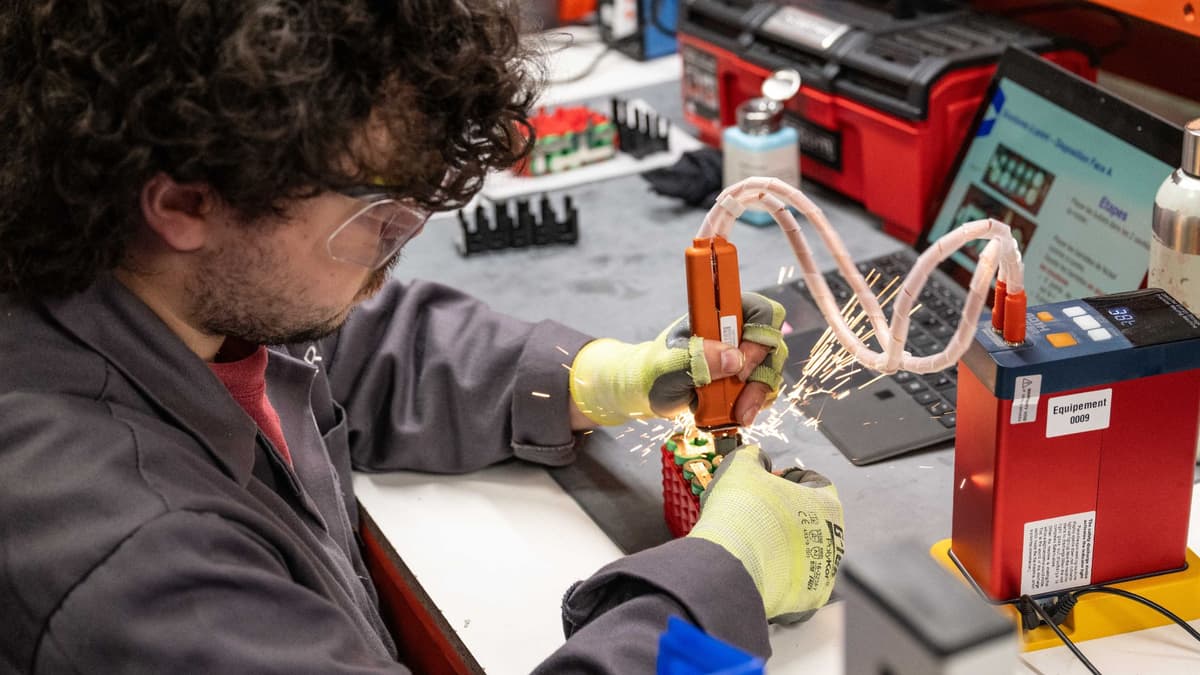 Baterai Logam Litium Aman dengan Teknologi Penghambat Api Terintegrasi