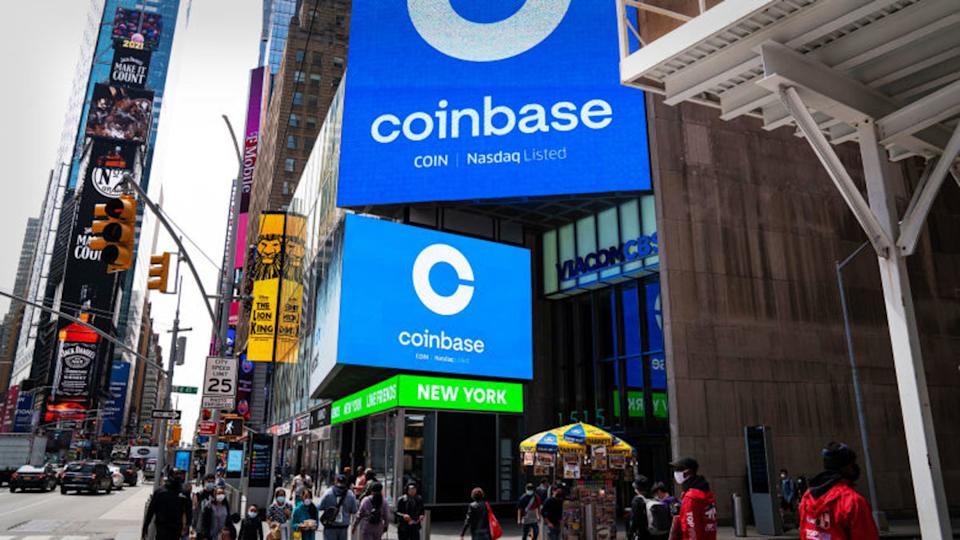 Saham Coinbase Melesat Saat Debut di S&P 500 dan Luncurkan Produk Baru