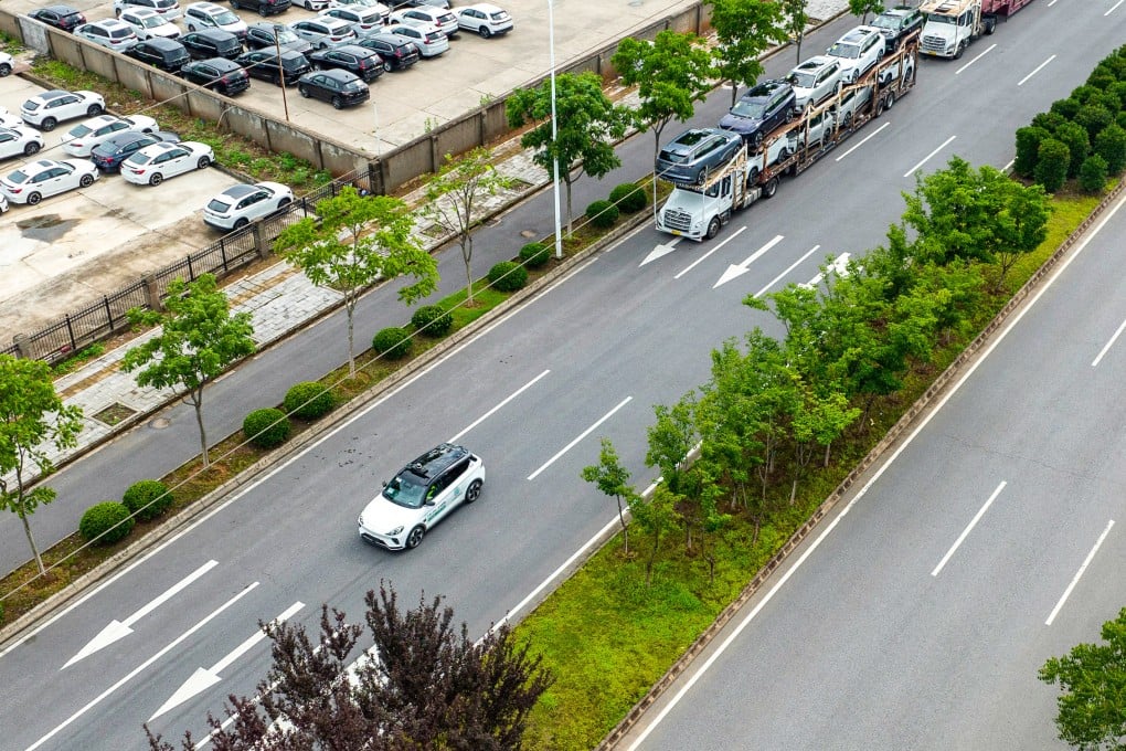 Tesla dan Baidu Bersaing Perluas Robotaxi dengan Teknologi Otonom Canggih