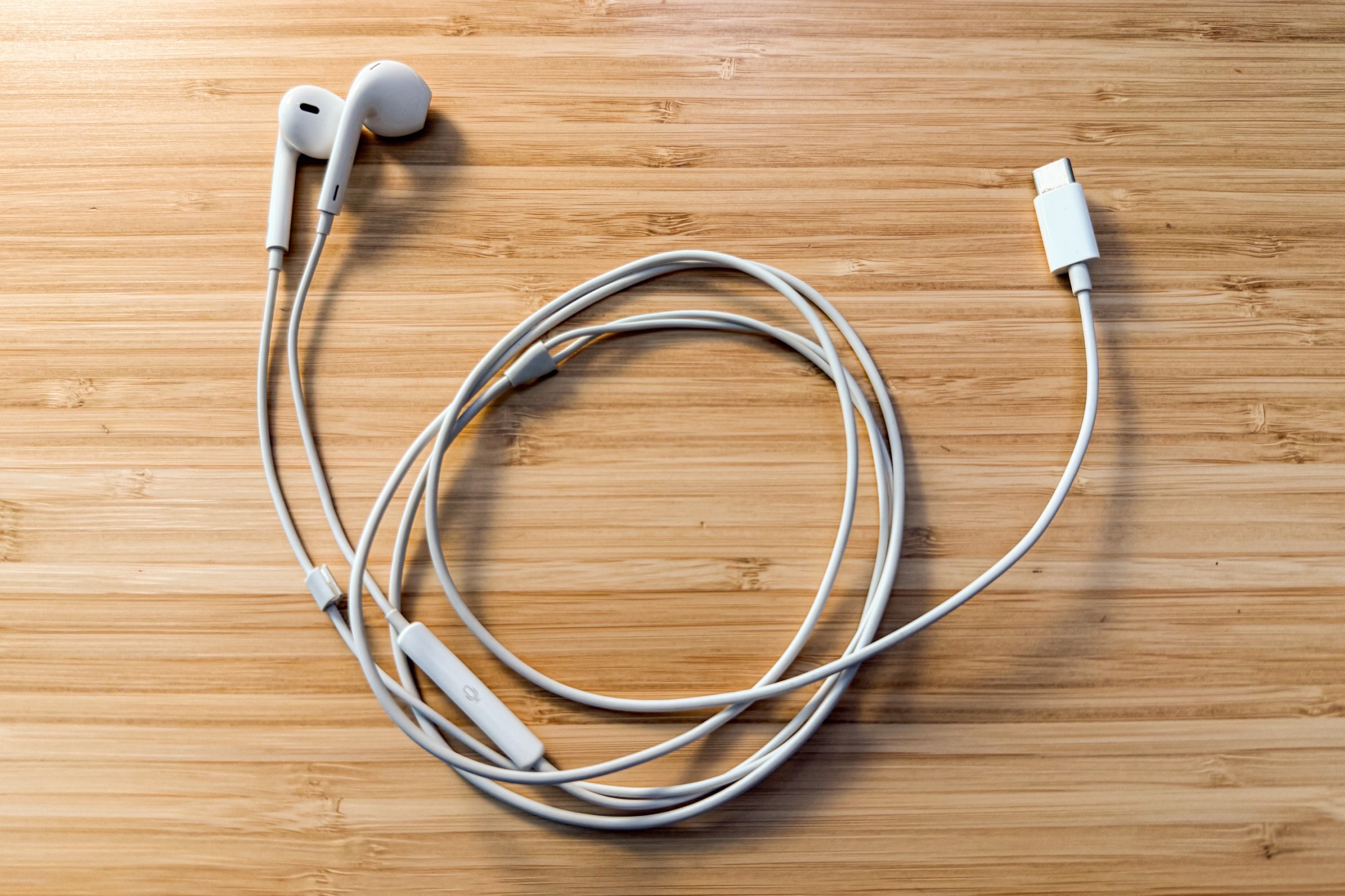 Jay Peters Pilih EarPods Berkabel, Alternatif Hemat dan Praktis dari AirPods