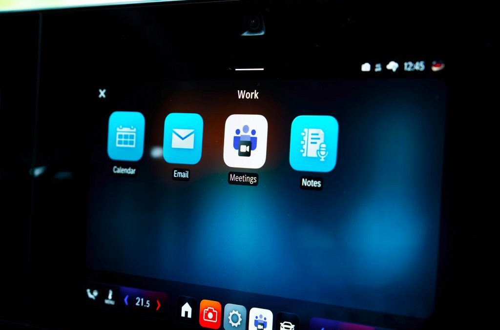 Mercedes-Benz Hadirkan Fitur Microsoft Teams untuk Video Call Saat Berkendara
