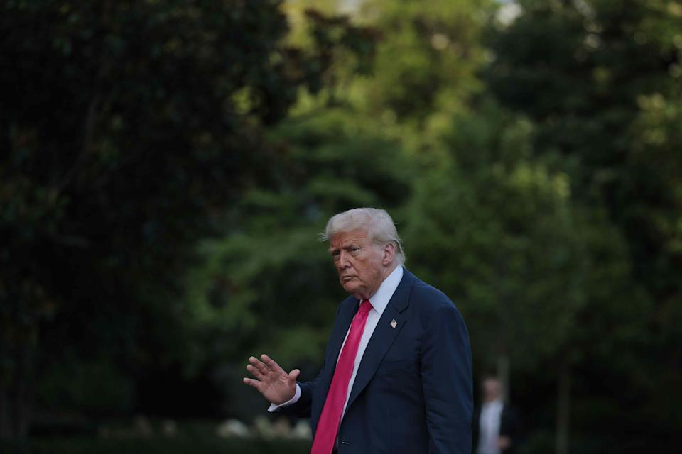 Donald Trump Dorong Persetujuan GENIUS Act untuk Atur Stablecoin dan Dorong Pasar Crypto